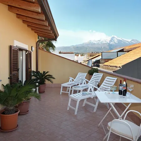 Adriana Mare Etna Sicilia