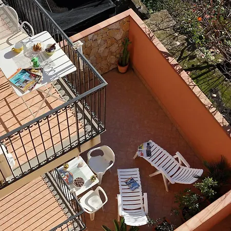 Adriana Sicily House Etna & Sea Lägenhet *